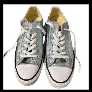 Converse all star size 7 silver sneakers . Great condition.
